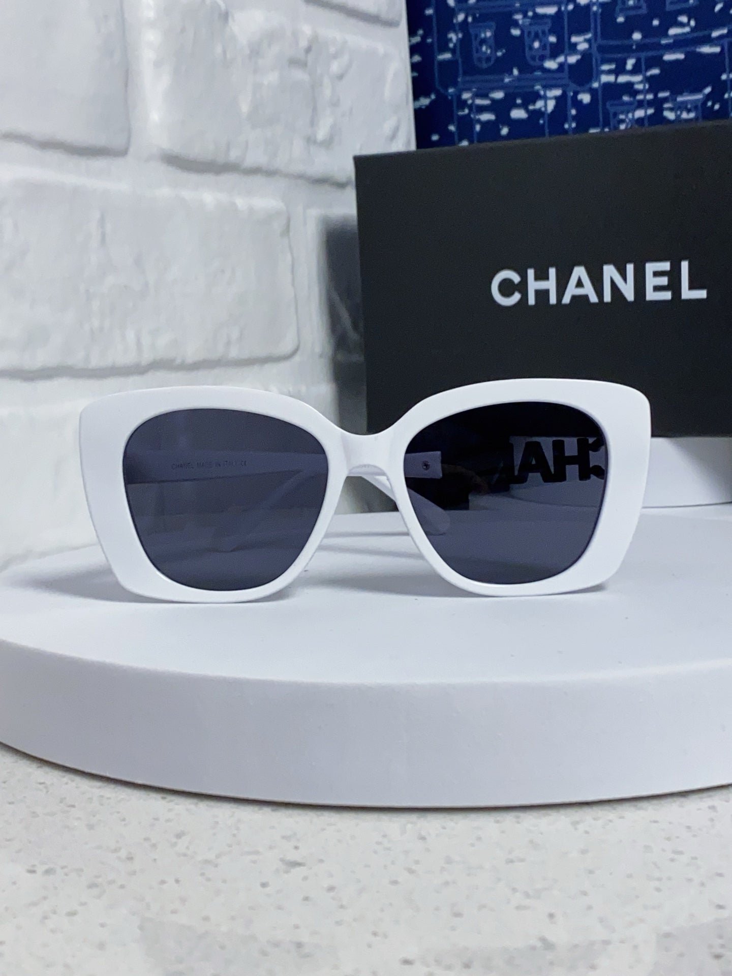 Alternative view of CHANEL BUTTERFLY SUNGLASSES 641813 IN WHITE ACETATE BLACK METAL LOGO