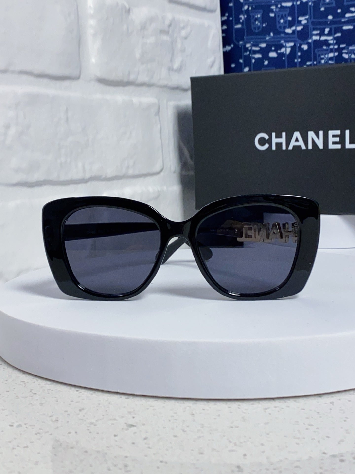 Alternative view of CHANEL BUTTERFLY SUNGLASSES 641816 IN BLACK ACETATE GOLD METAL LOGO