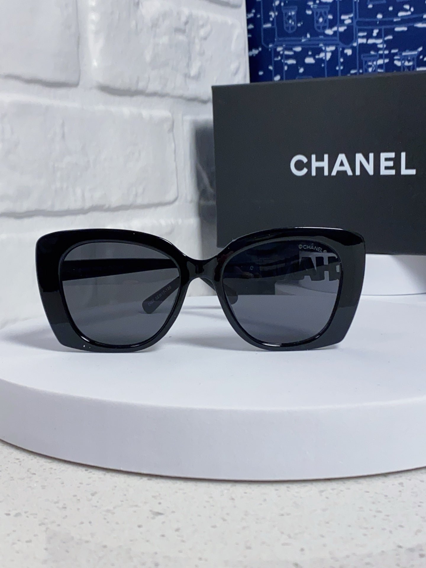Alternative view of CHANEL BUTTERFLY SUNGLASSES 641817 IN ACETATE BLACK METAL LOGO