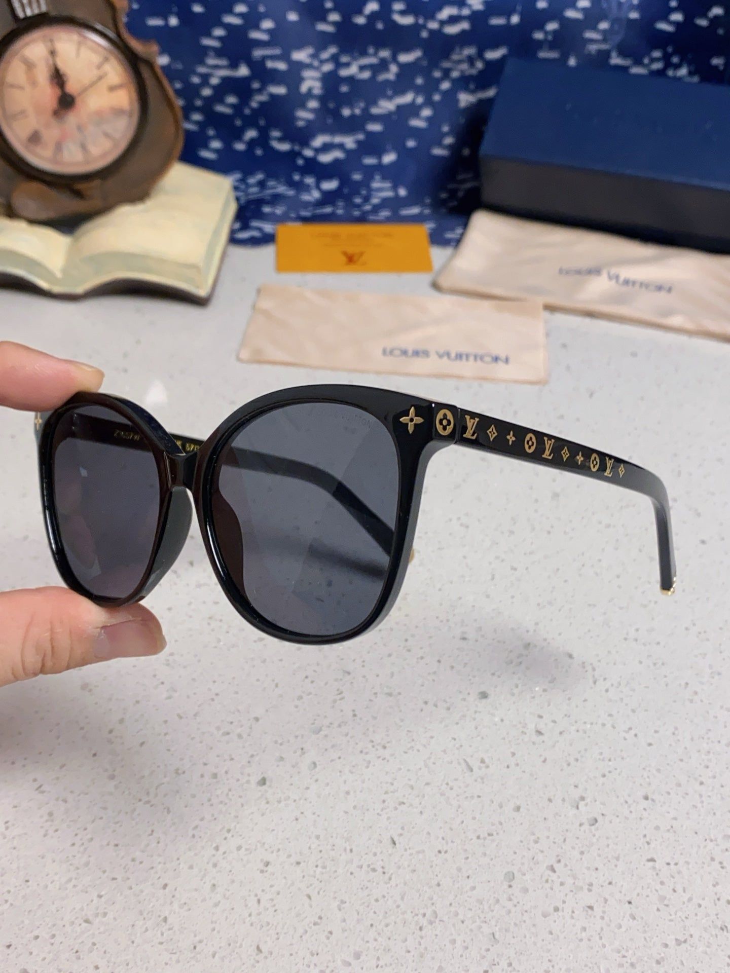 LV Black Acetate Star Detail Round Sunglasses - Image 2