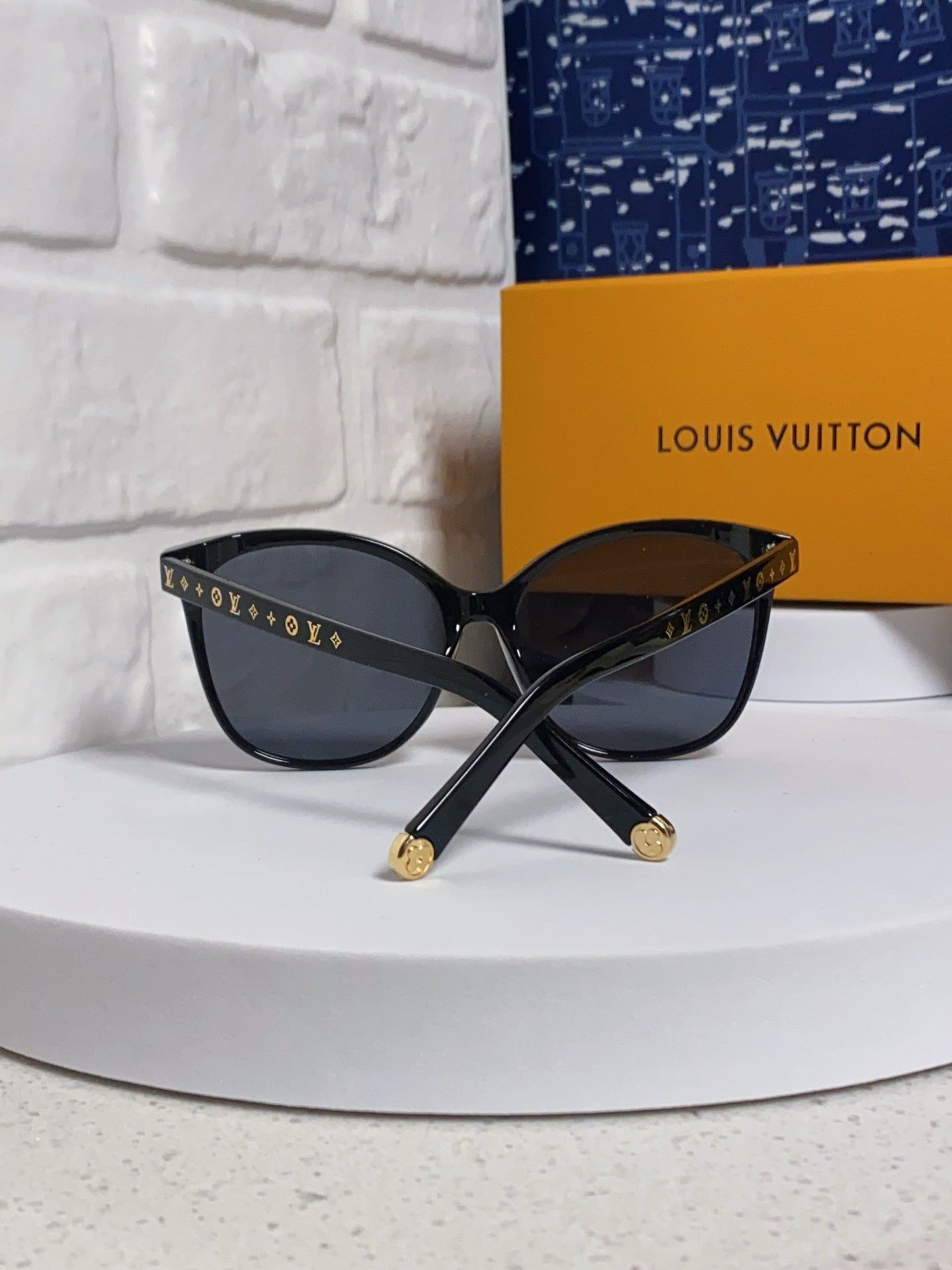 LV Black Acetate Star Detail Round Sunglasses - Image 3
