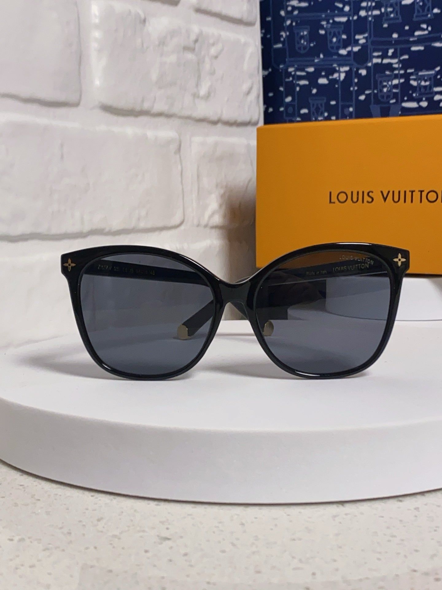 LV Black Acetate Star Detail Round Sunglasses - Image 5