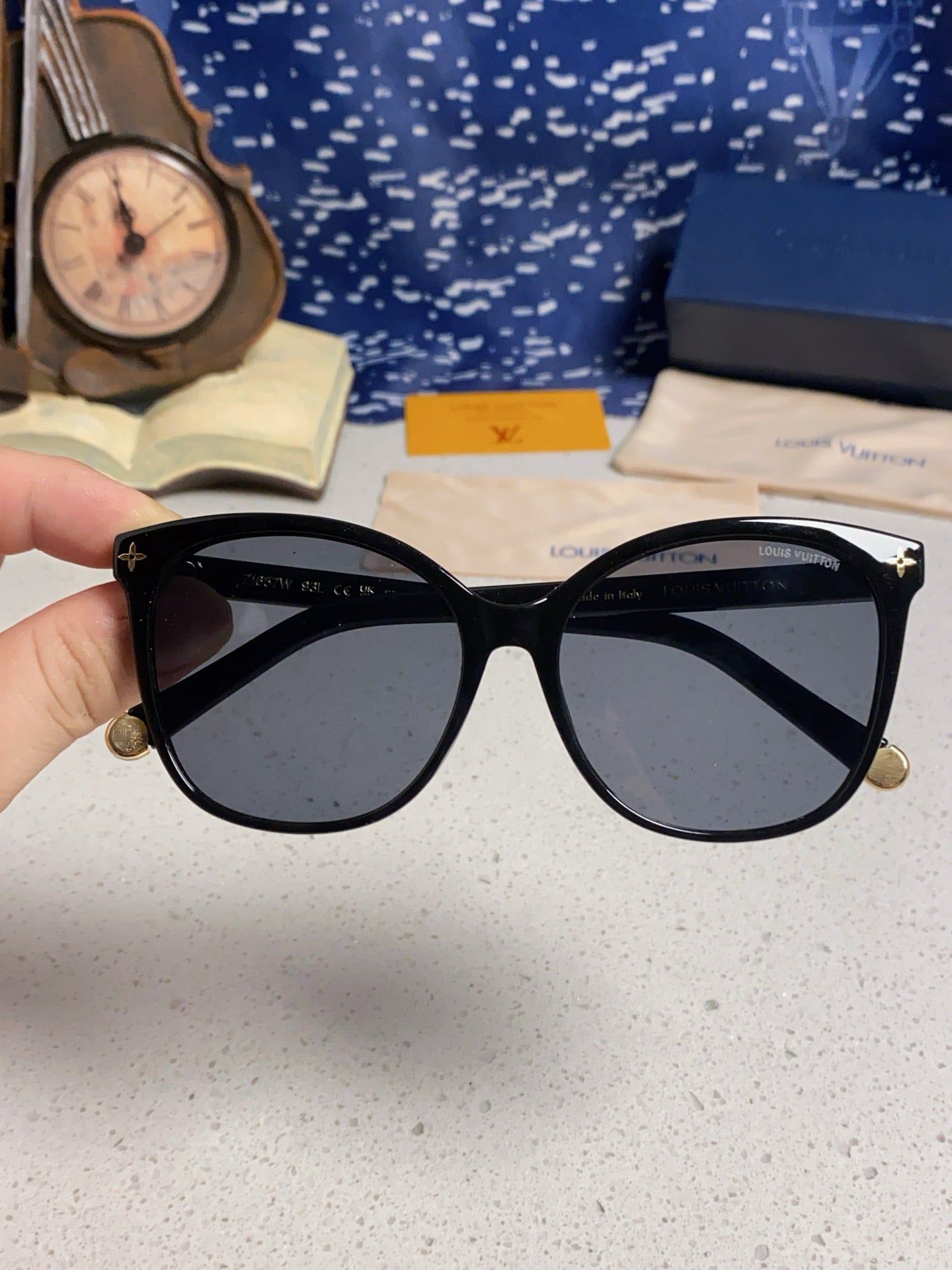 LV Black Acetate Star Detail Round Sunglasses - Image 6