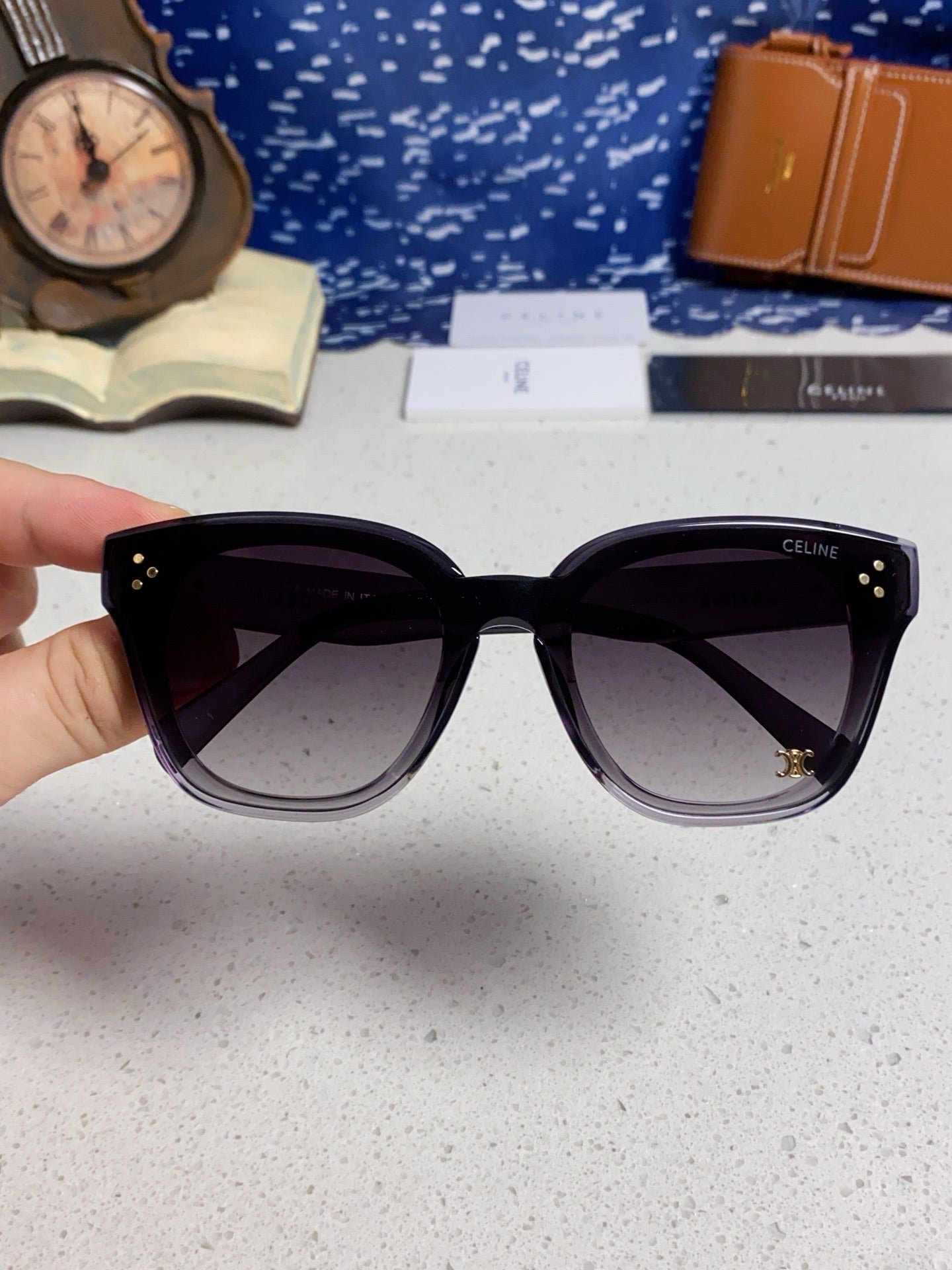 SQUARE SUNGLASS 575843 IN BLACK ACETATE GRADIENT SMOKE LENSES - Image 7