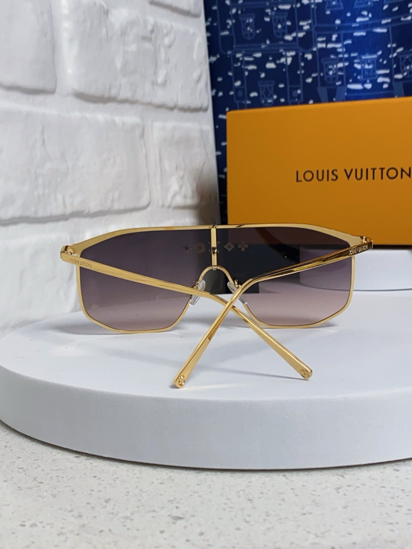 LV Gold Frame Gradient Lens Sunglasses - Image 4