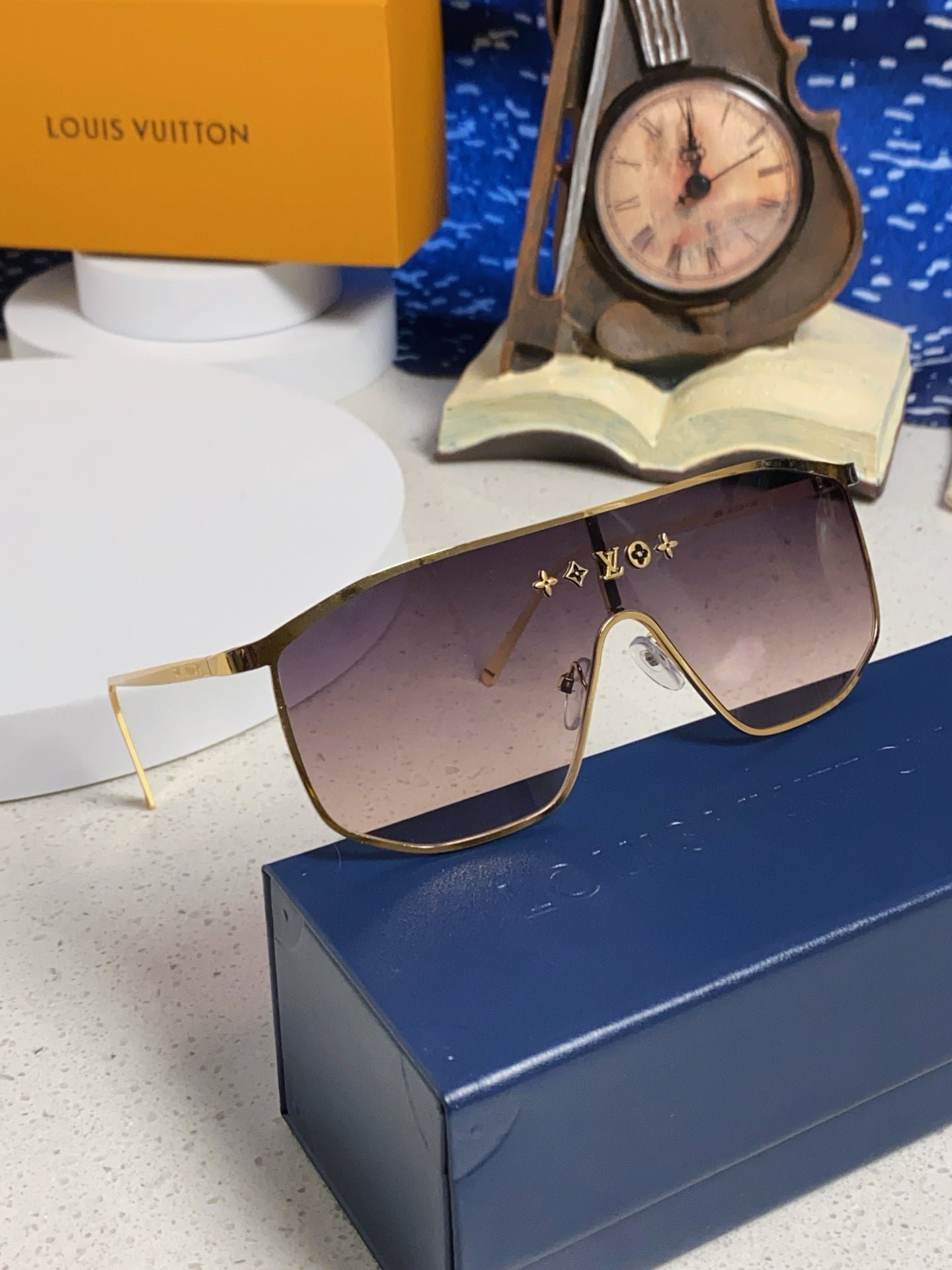 LV Gold Frame Gradient Lens Sunglasses - Image 3