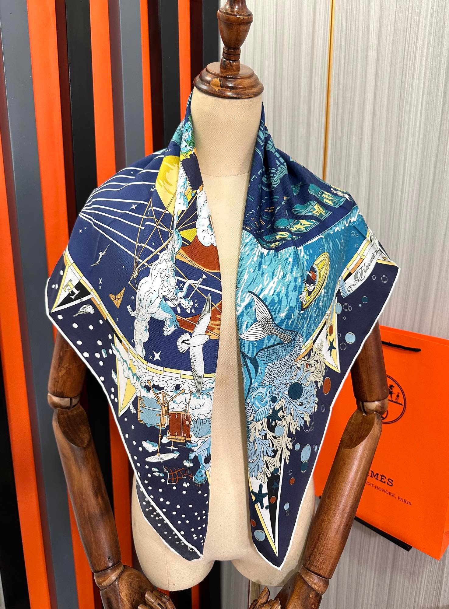 Alternative view of HERMES HERMES 25S SCARF 90 IN SILK 730531