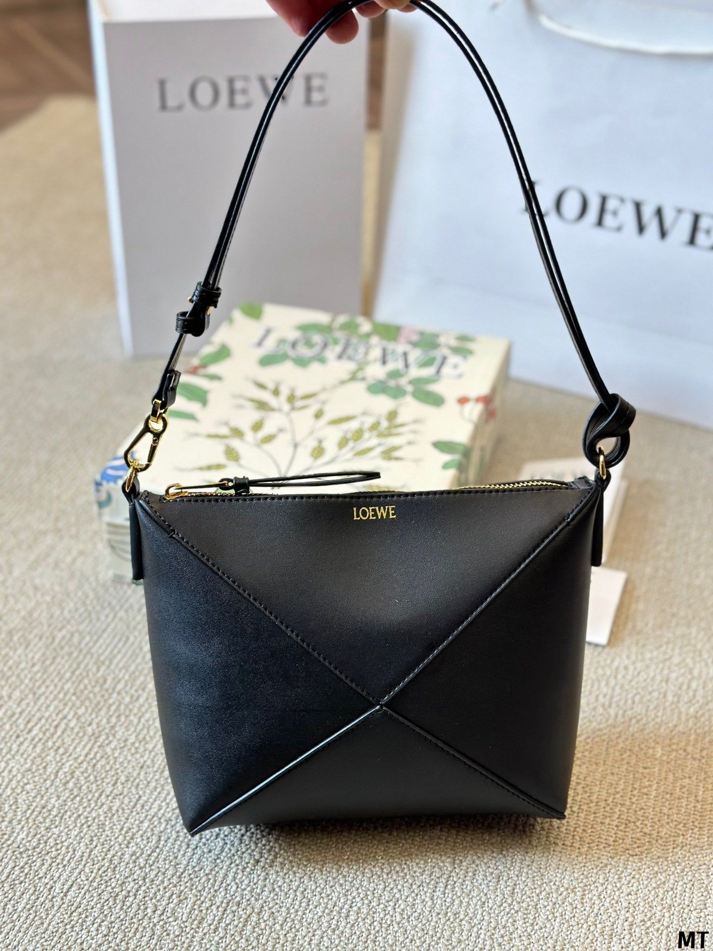 Alternative view of LOE 20 PUZZLE FOLD POUCH IN BLACK NAPPA CALFSKIN