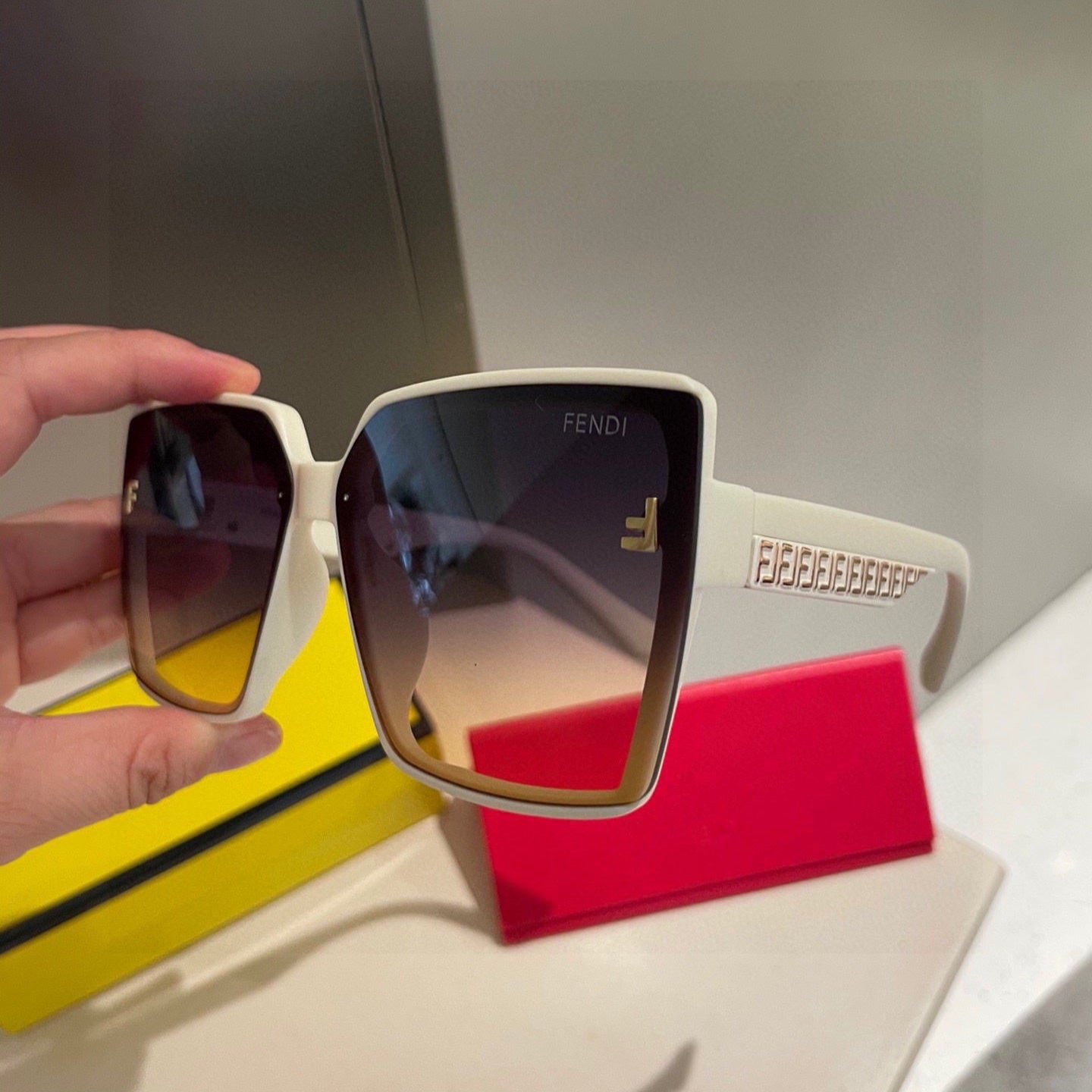 FENDI Acetate Fiber White Frame Gradient Sunglasses