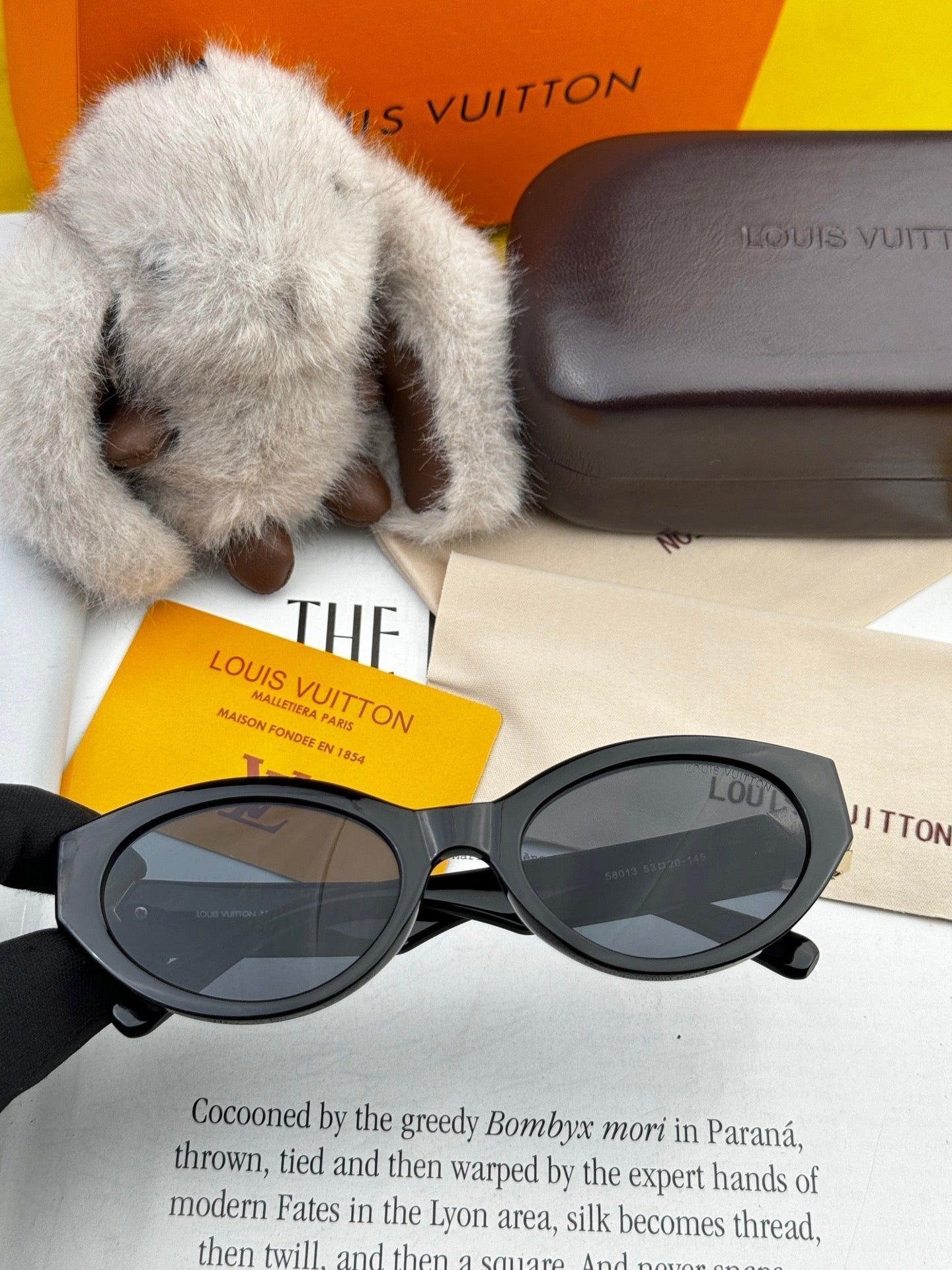 LV Round Cat-Eye Acetate Frame Sunglasses - Image 4