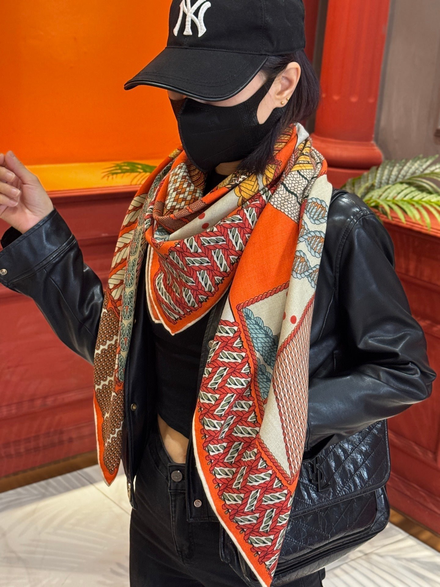Hermès Silk Lion Twilly - Image 3