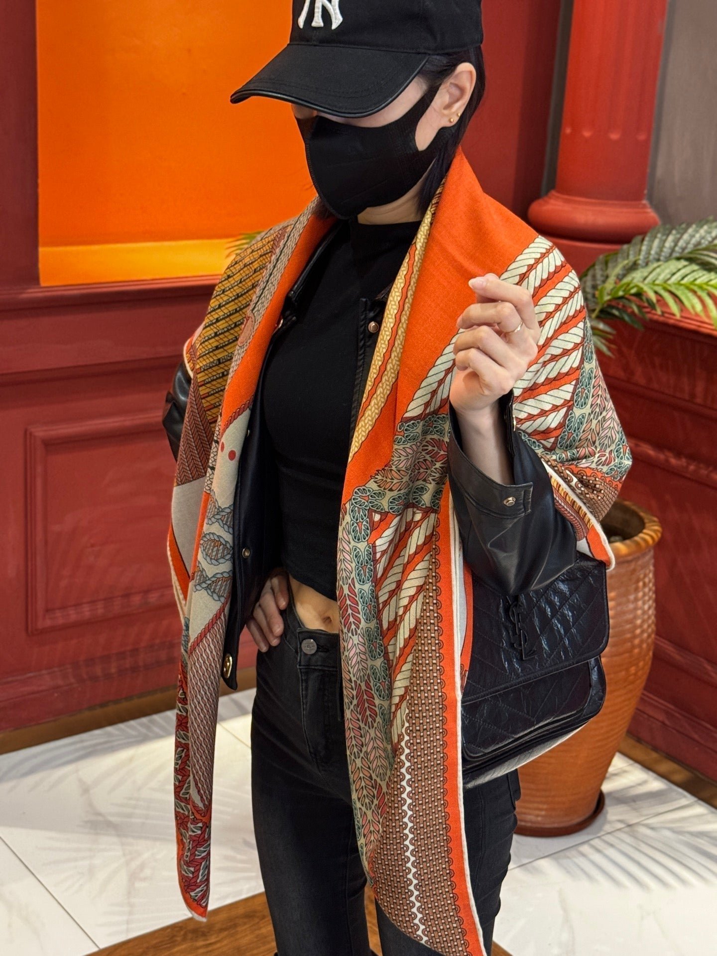 Hermès Silk Lion Twilly - Image 4