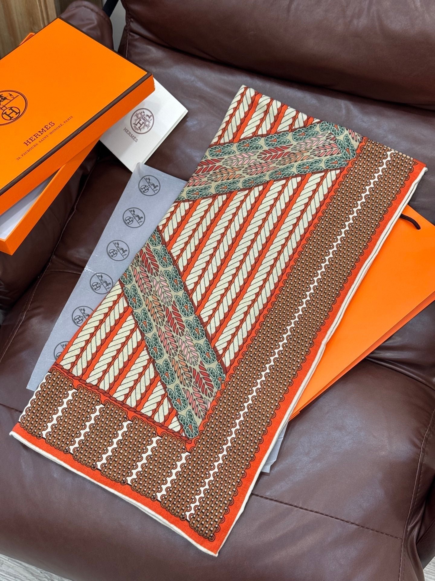 Hermès Silk Lion Twilly - Image 9