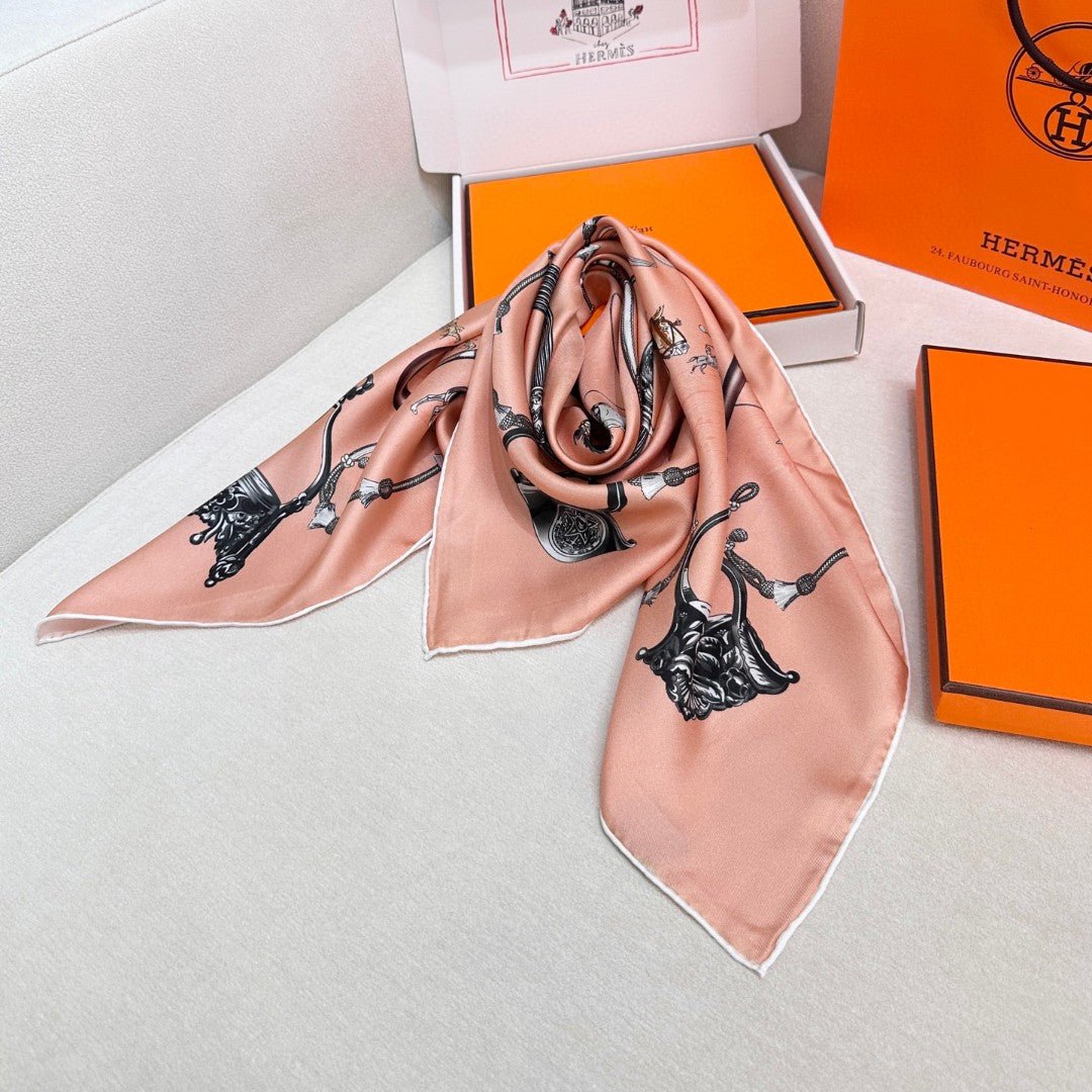 Alternative view of HERMES HERMES 25S SCARF 90 IN SILK 720007