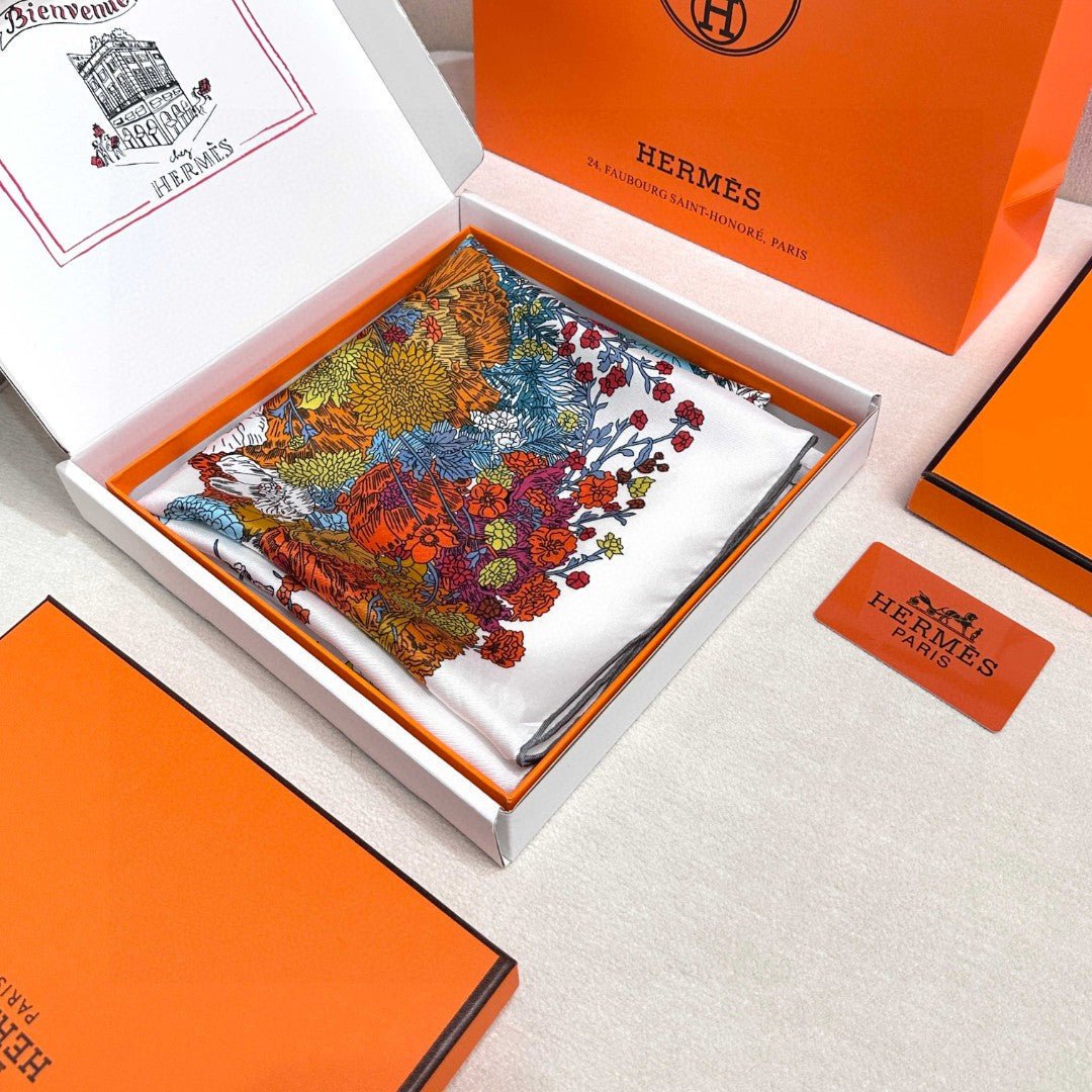 Alternative view of HERMES HERMES 25S SCARF 90 IN SILK 729028