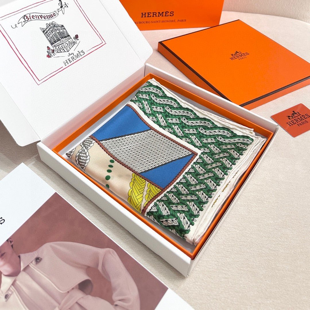 Alternative view of HERMES HERMES 25S SCARF 90 IN SILK 735858