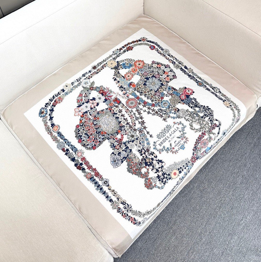 Hermès Vintage Print Silk Twilly - Image 5