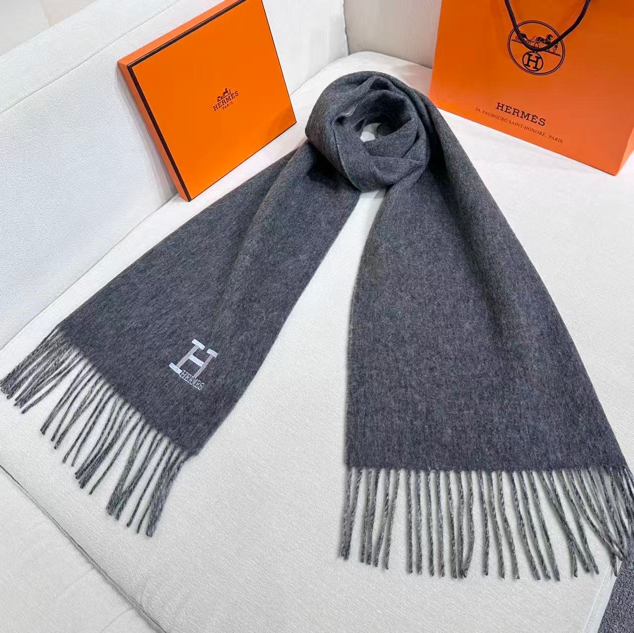 Alternative view of HERMES HERMES 25S SCARF 190 IN CASERE 986002