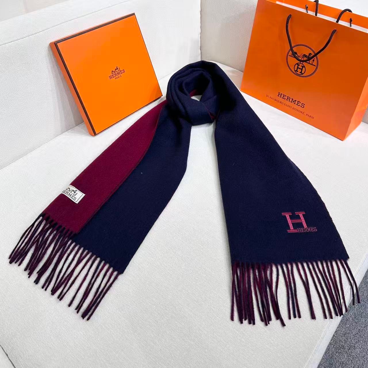 Alternative view of HERMES HERMES 25S SCARF 190 IN CASERE 985998