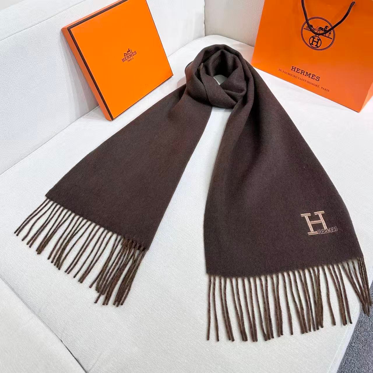 Alternative view of HERMES HERMES 25S SCARF 190 IN CASERE 986000