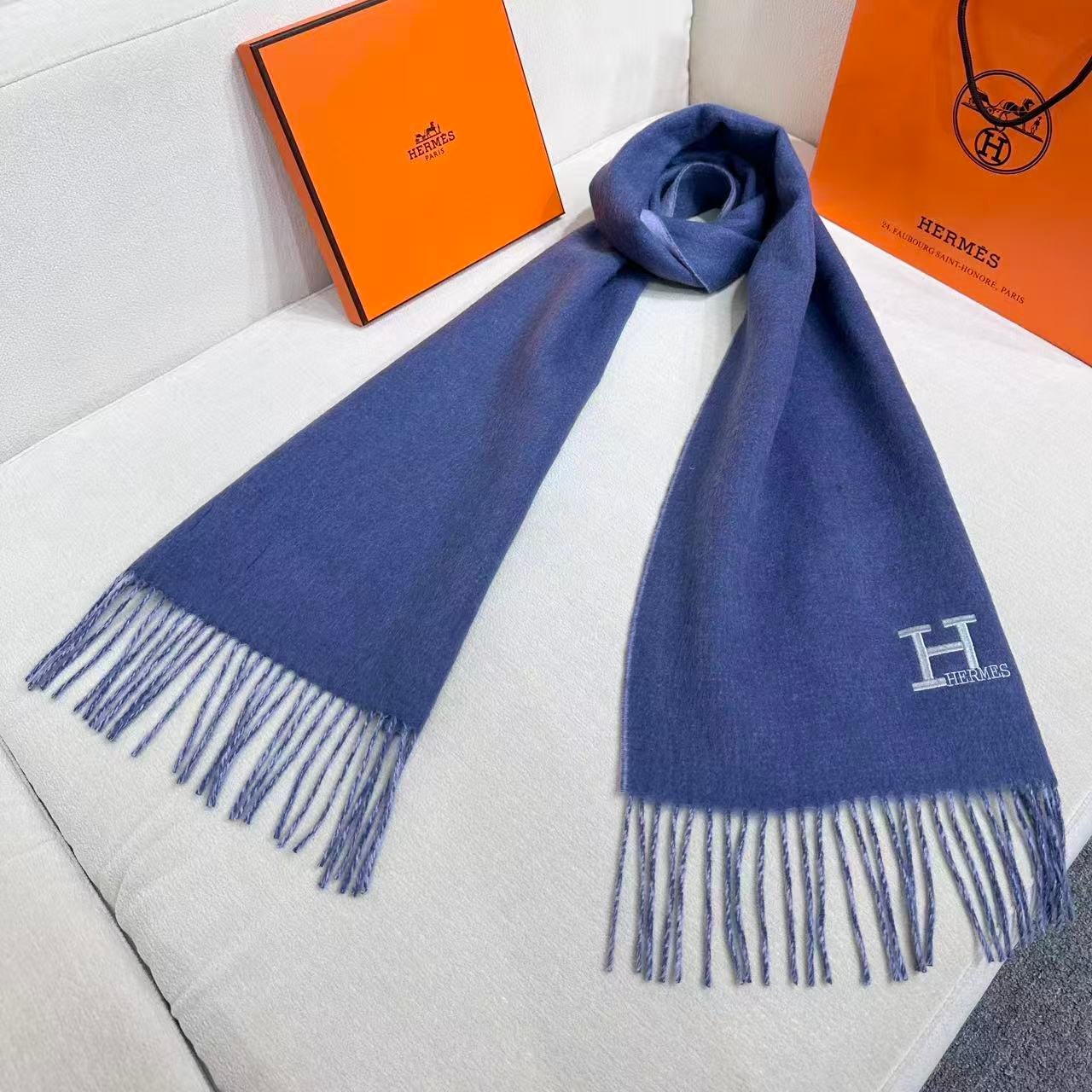 Alternative view of HERMES HERMES 25S SCARF 190 IN CASERE 986001