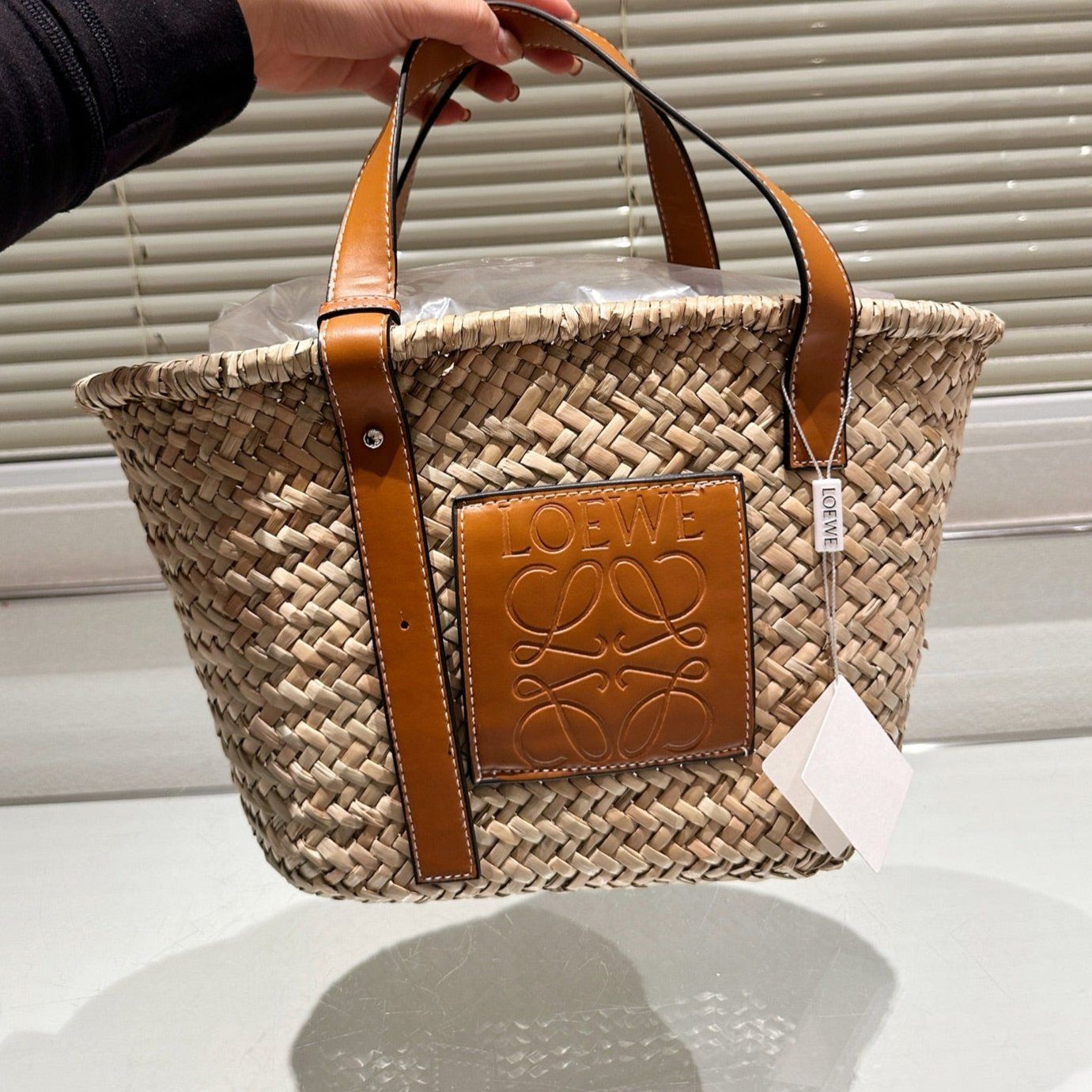 Alternative view of LOE MEDIUM 28 BASKET BAG IN NATURAL RAFFIA