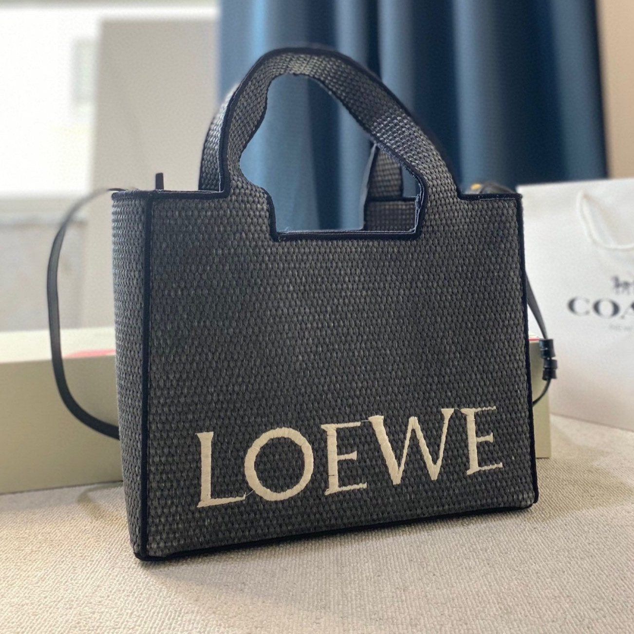 Alternative view of LOE LARGE 32 FONT TOTE IN BLACK RAFFIA