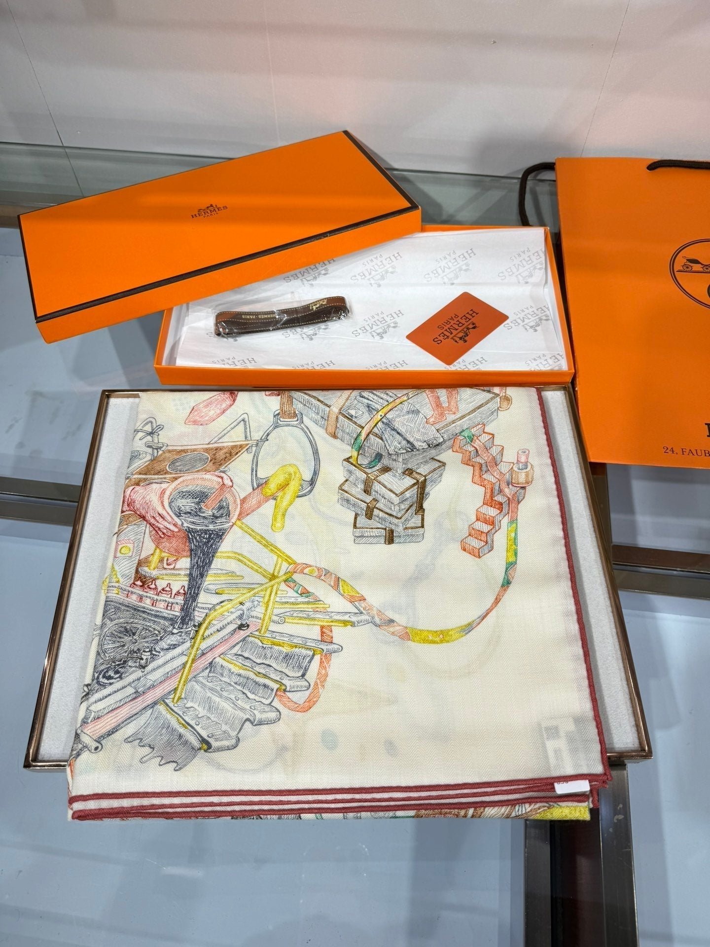 Alternative view of HERMES HERMES 25S SCARF 136 IN SILK CASERE 989708