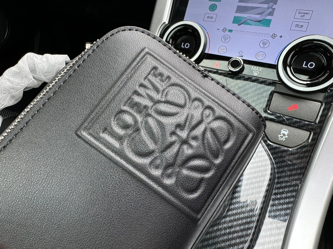 LOE MINI 18 CAMERA CROSS BODY BAG IN BLACK CALFSKIN - Image 4
