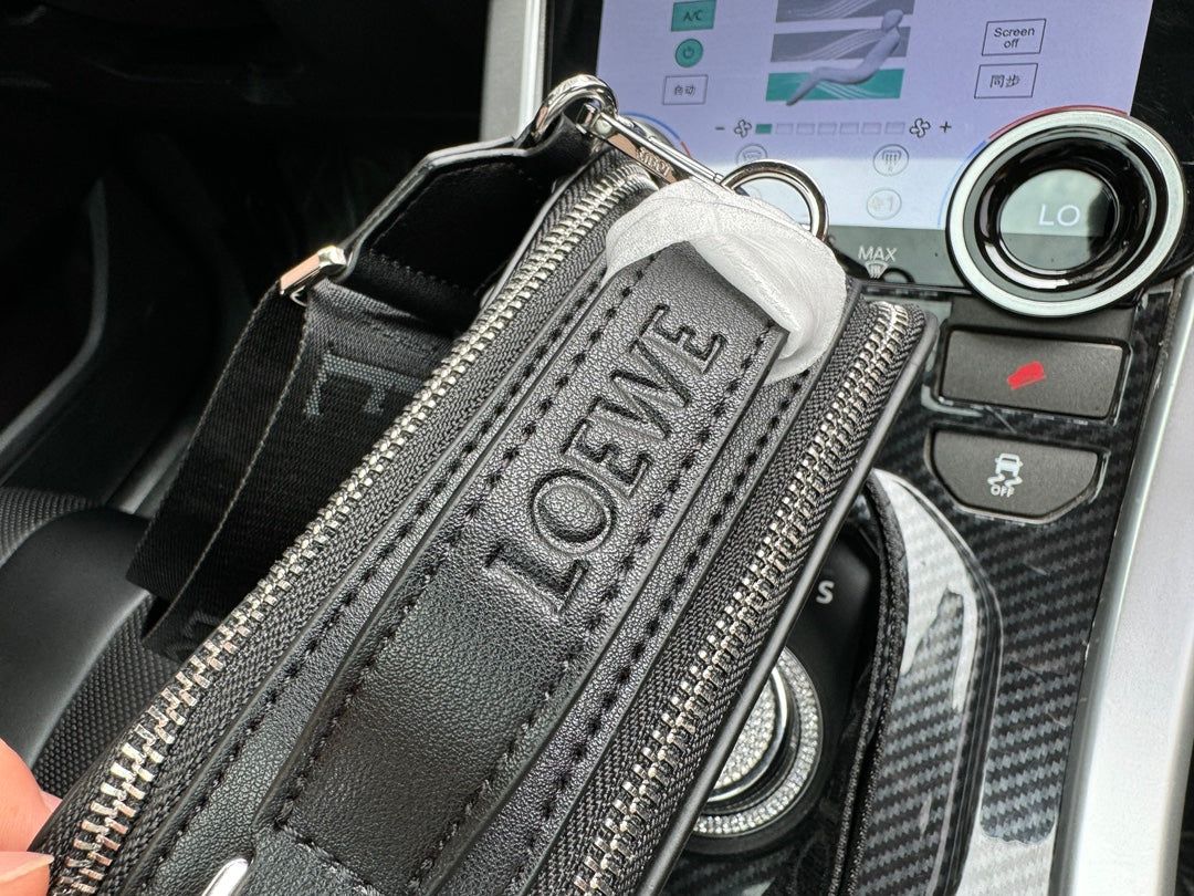 LOE MINI 18 CAMERA CROSS BODY BAG IN BLACK CALFSKIN - Image 7