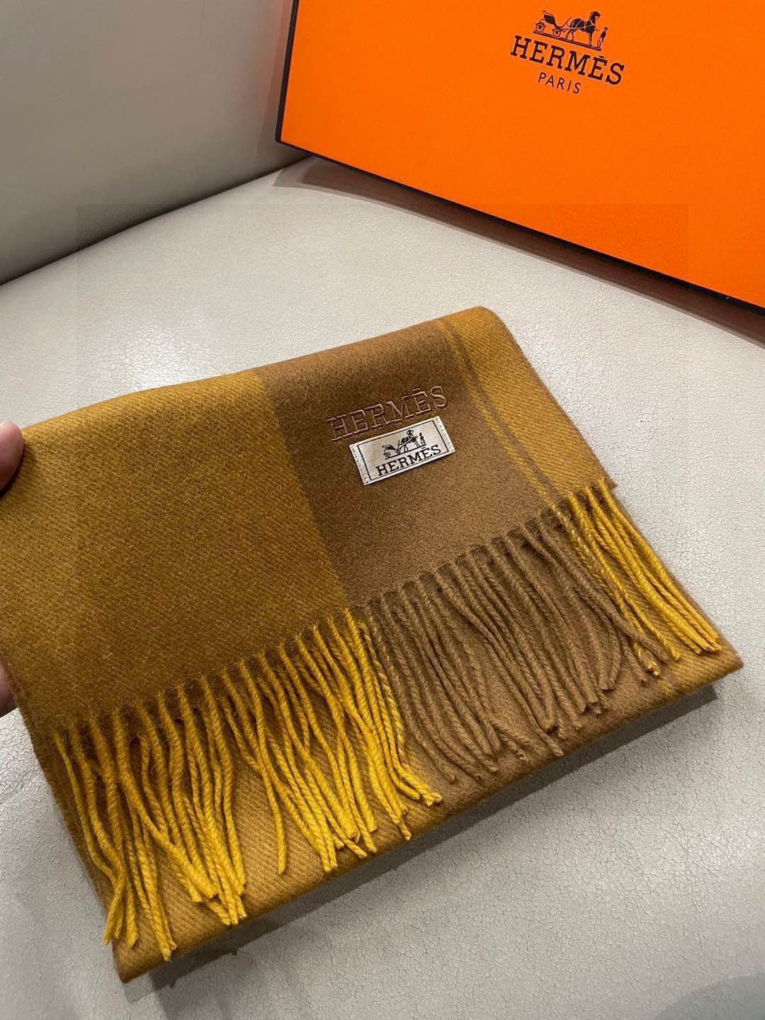 Hermès Solid Cashmere Scarf - Image 6