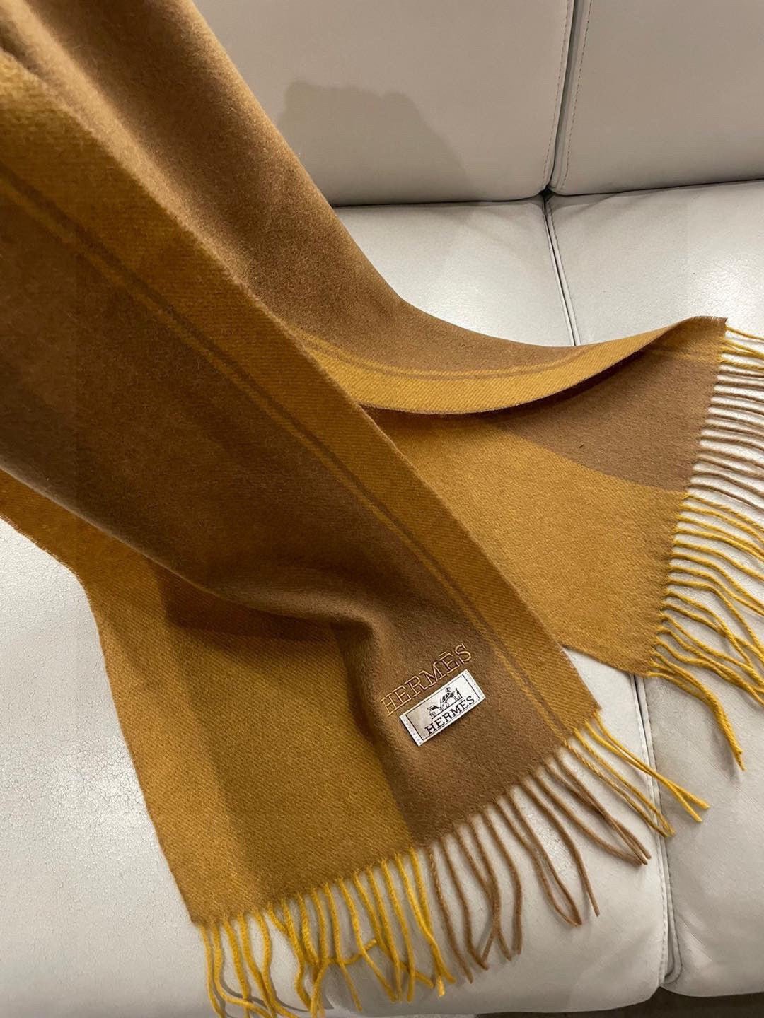 Hermès Solid Cashmere Scarf - Image 5
