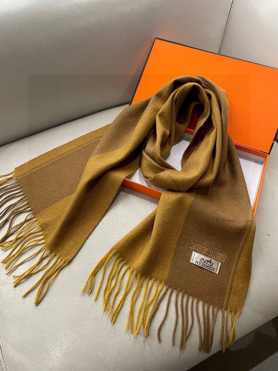 Hermès Solid Cashmere Scarf - Image 3