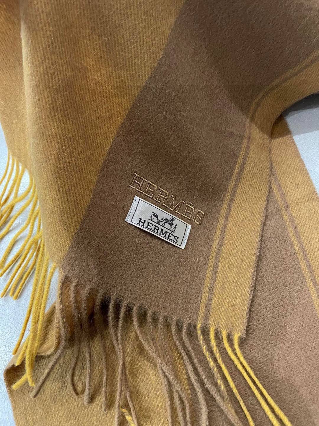 Hermès Solid Cashmere Scarf - Image 9
