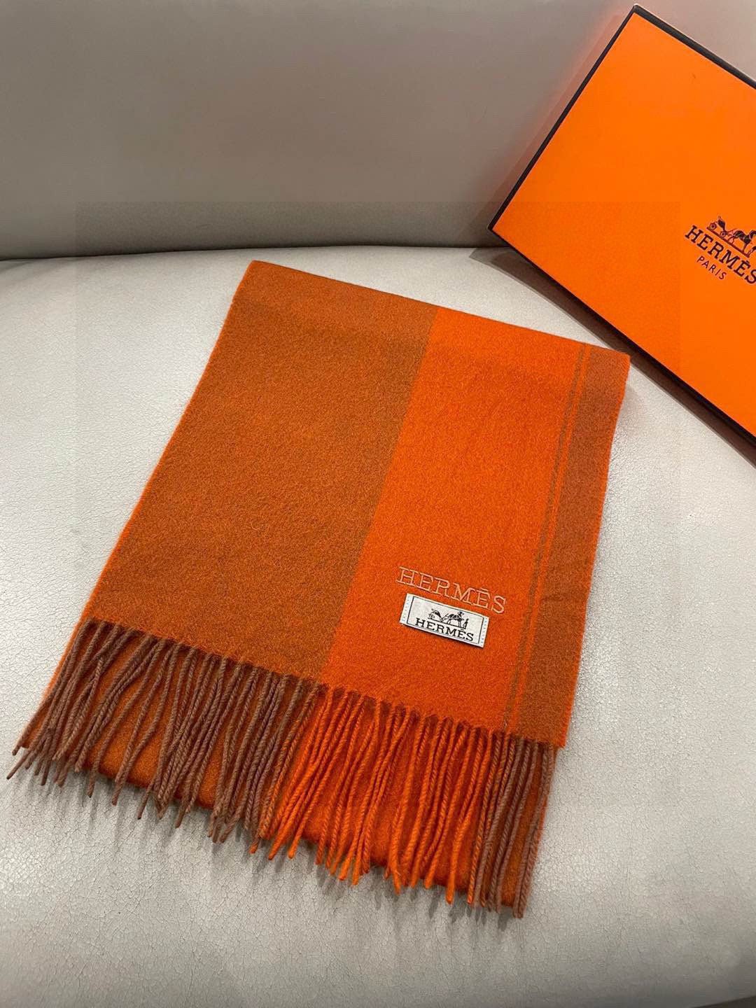 Alternative view of HERMES HERMES 25S SCARF 180 IN CASERE 989576
