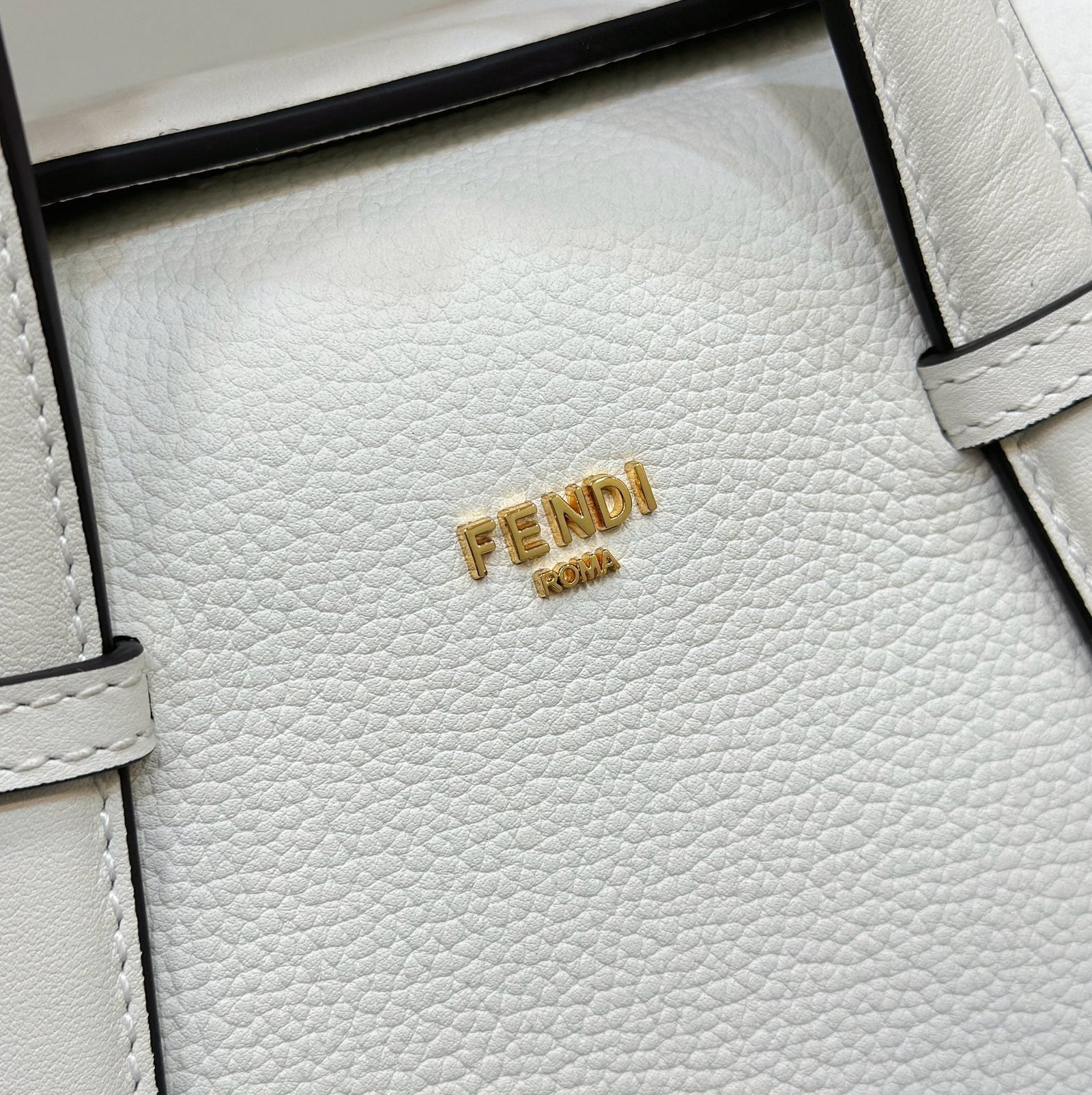 Fendi 27 White Calfskin Gold Hardware Bag - Image 3