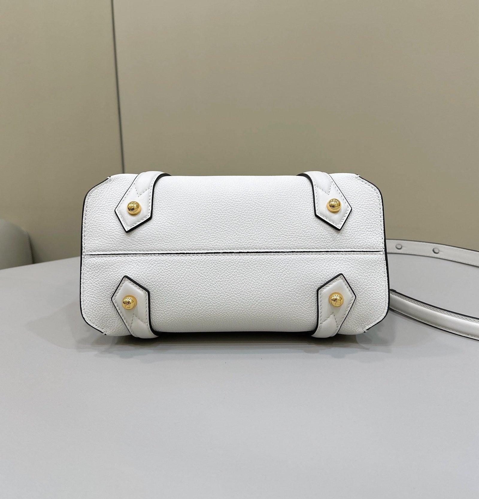 Fendi 27 White Calfskin Gold Hardware Bag - Image 9
