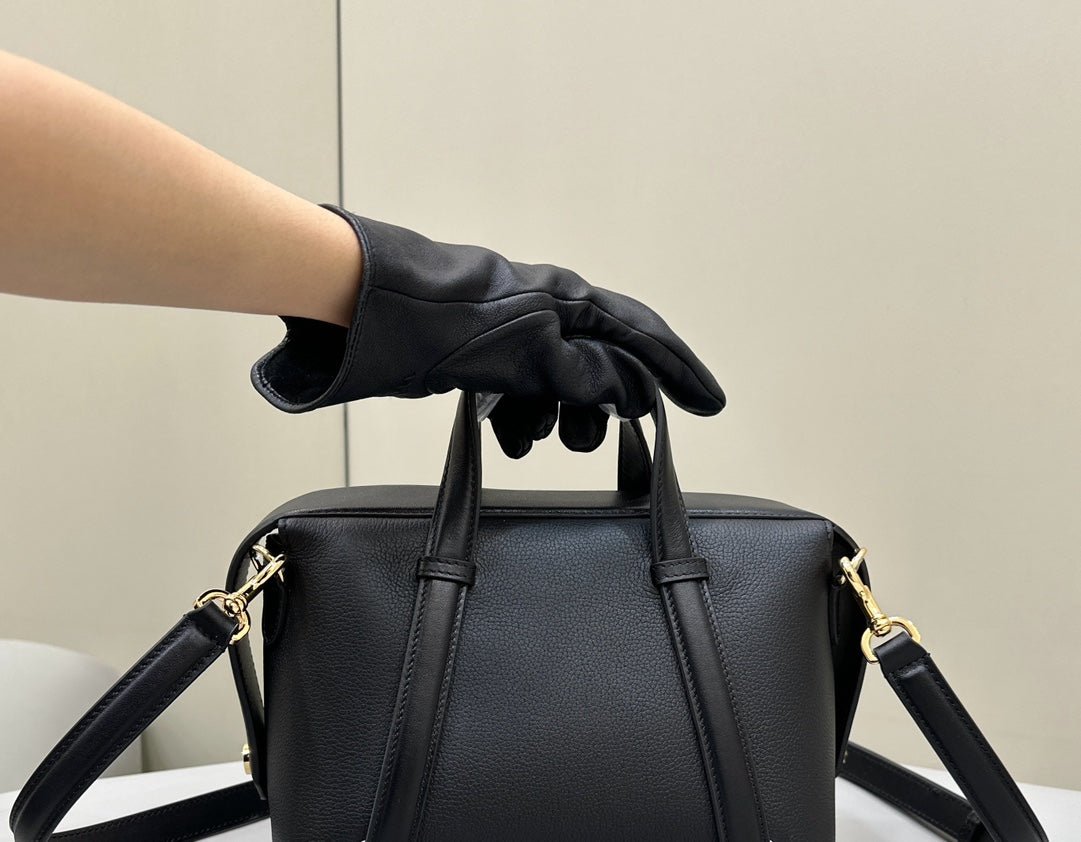 Fendi 27 Black Calfskin Gold Hardware Bag - Image 3