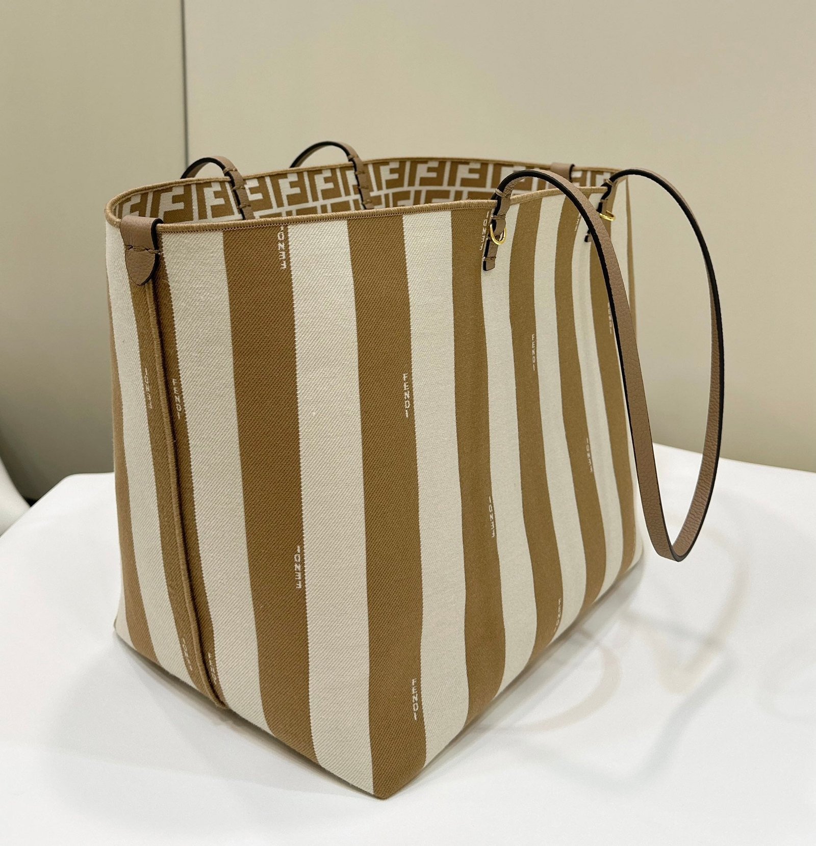 Fendi Roll 33 Tote Peanut Brown Mix White - Image 8
