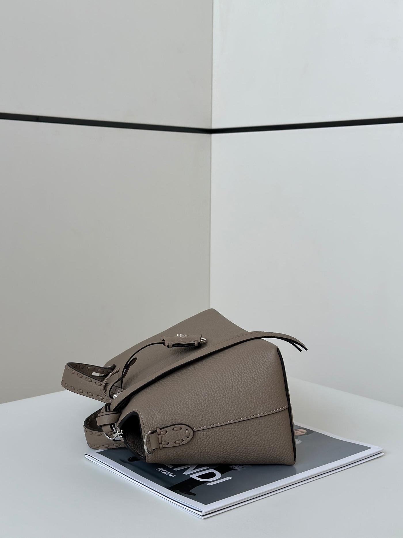 Fendi Selleria Large 29 Cedar Brown Calfskin Bag - Image 3