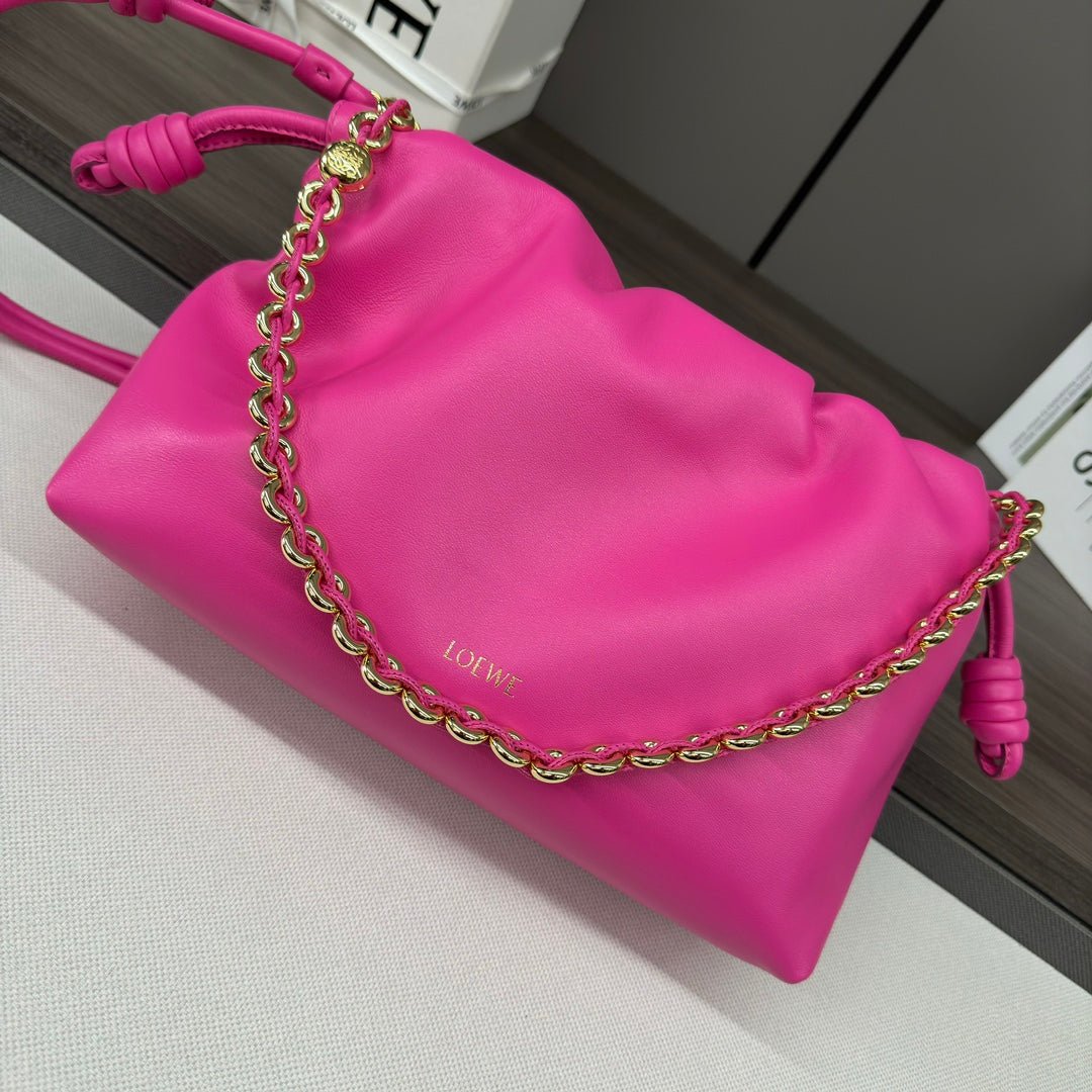 LOE MEDIUM 30 FLAMENCO PURSE BUCKET IN FUSICA PINK LAMBSKIN - Image 4