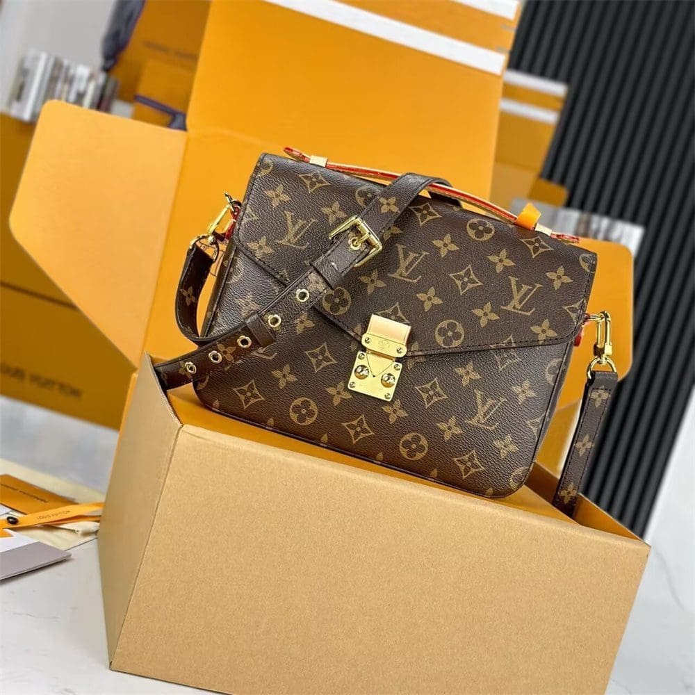 Louis Vuitton Pochette Métis Classic - Image 8