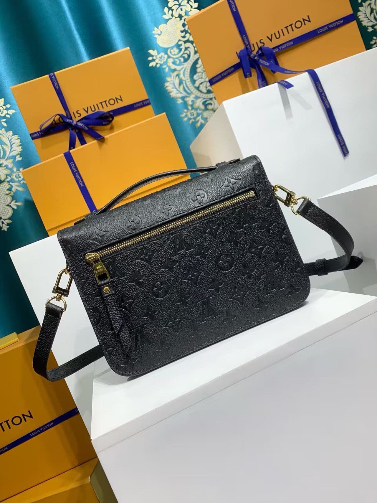 Louis Vuitton Métis Reverse Monogram - Image 3