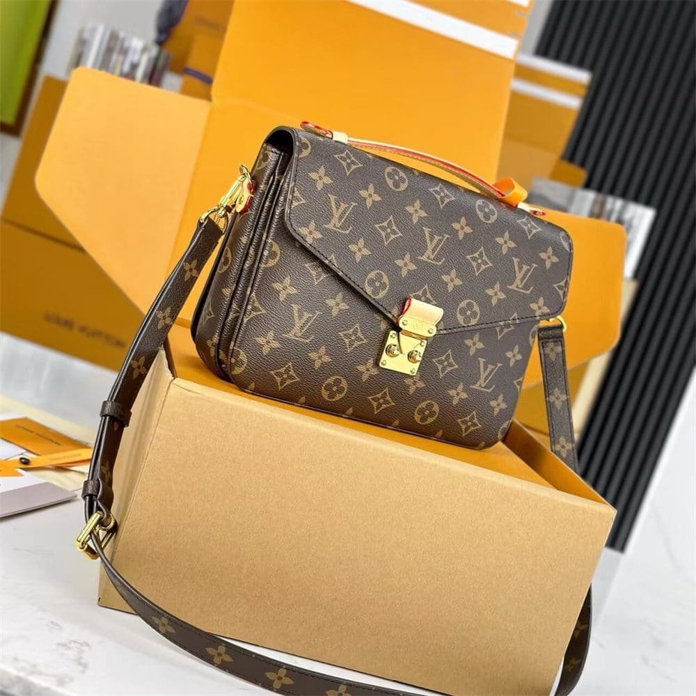 Louis Vuitton Pochette Métis Classic - Image 11