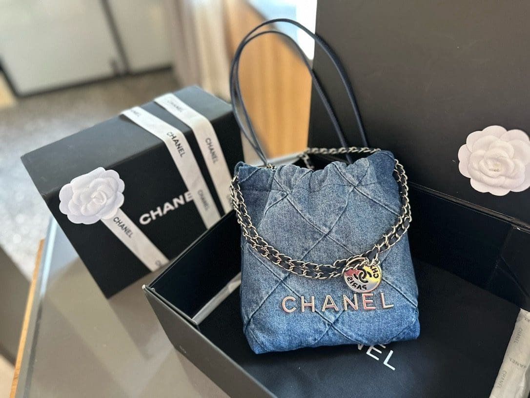 CHANEL 22 mini handbag - Image 4