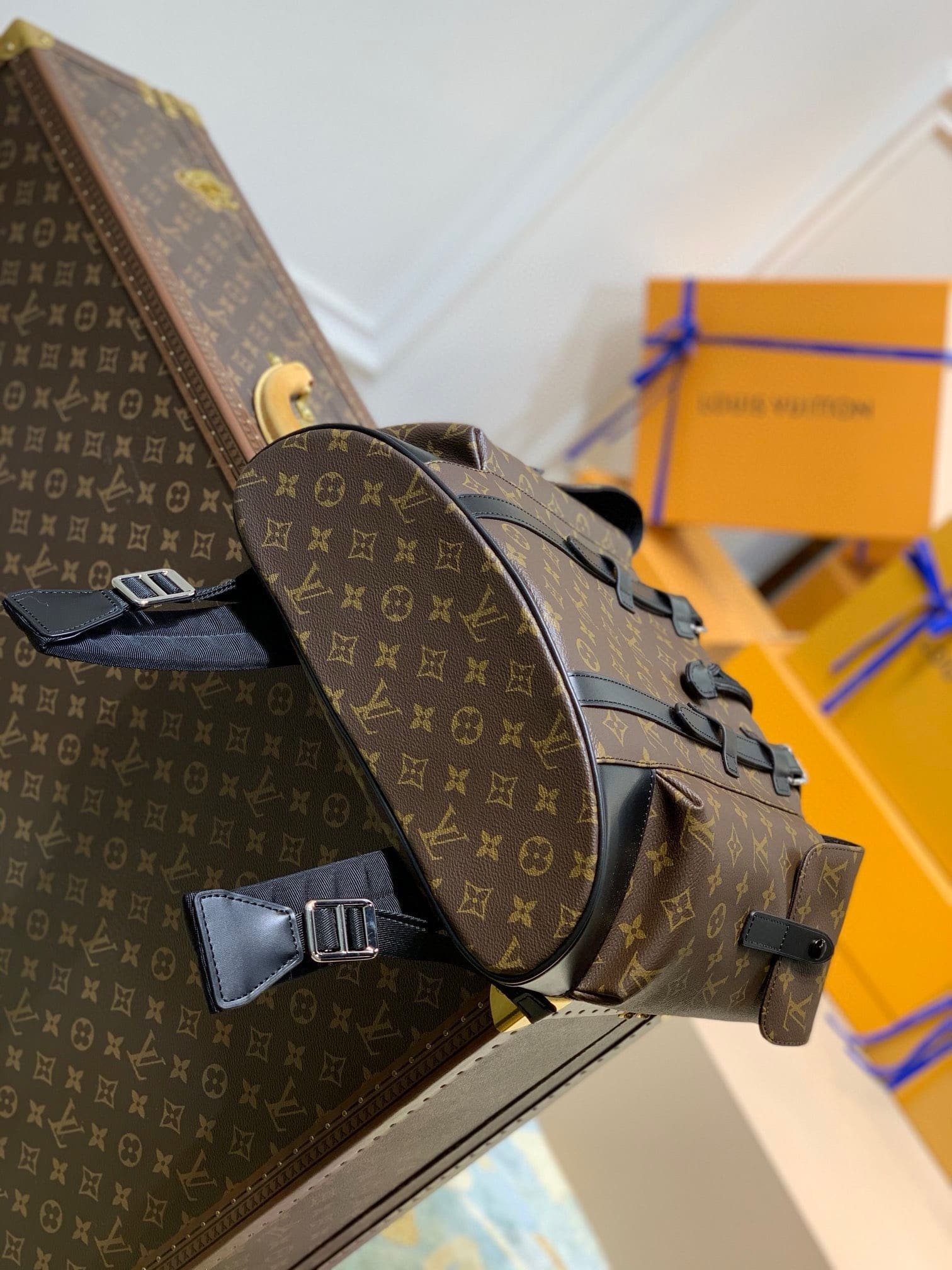 Louis Vuitton Christopher MM Classic - Image 4