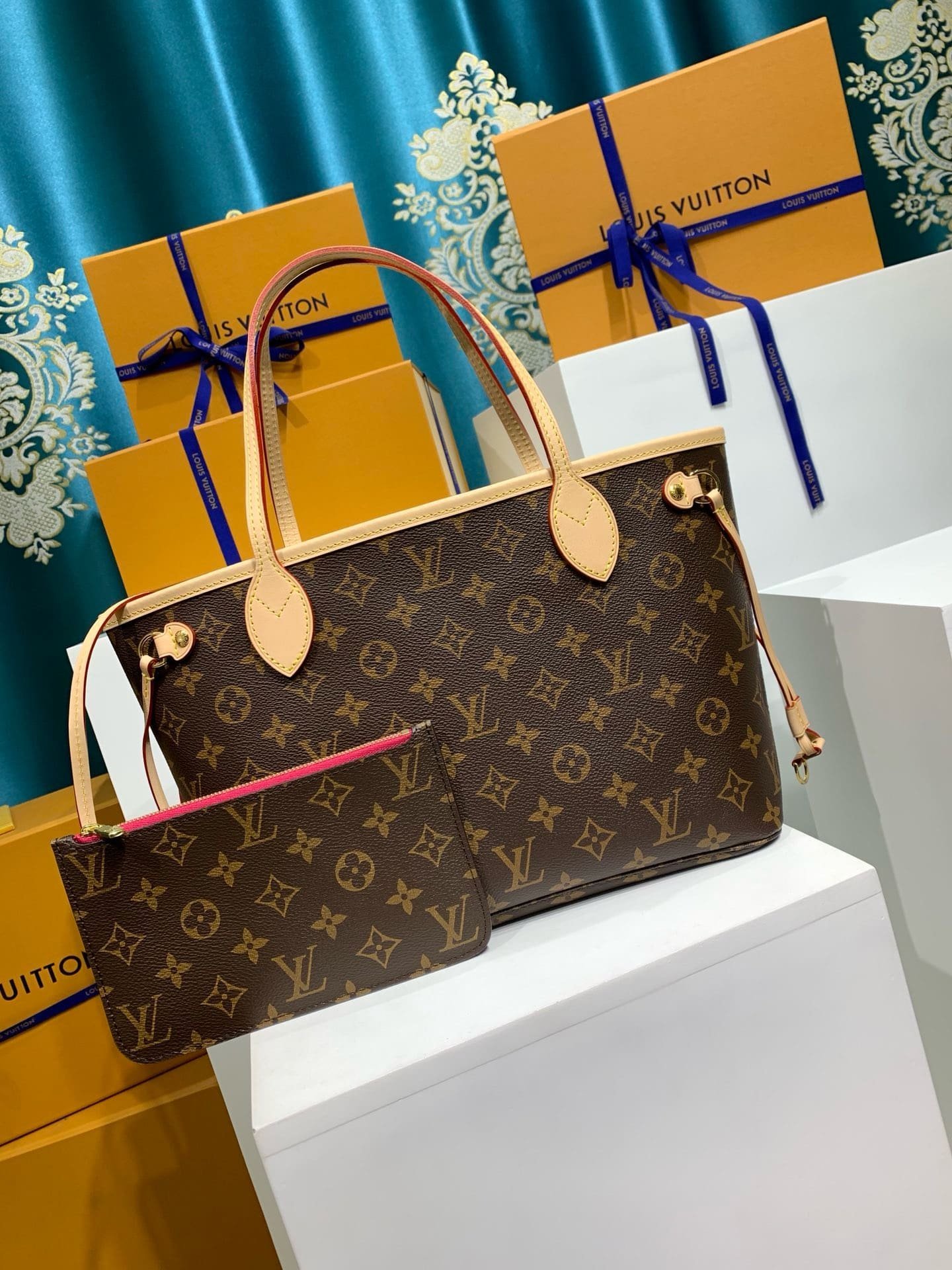 Alternative view of Louis Vuitton M41245 Neverfull PM