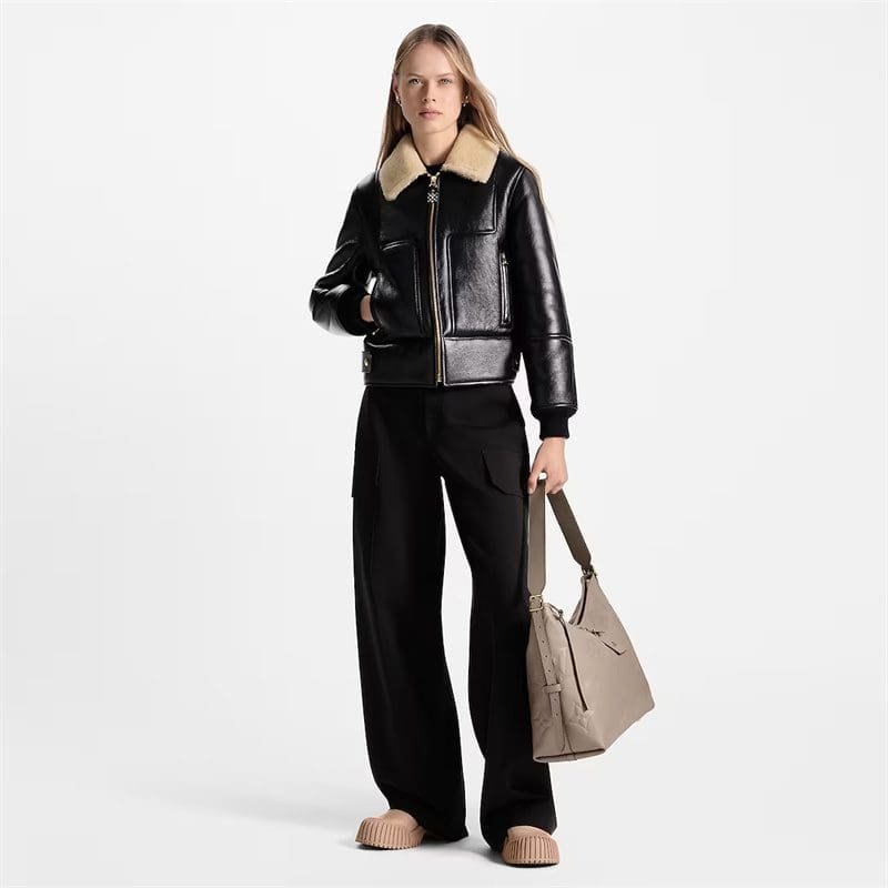 Louis Vuitton CarryAll MM - Image 12