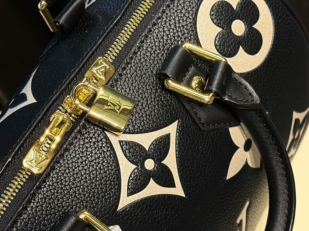Louis Vuitton Speedy 25 Embossed Leather - Image 9