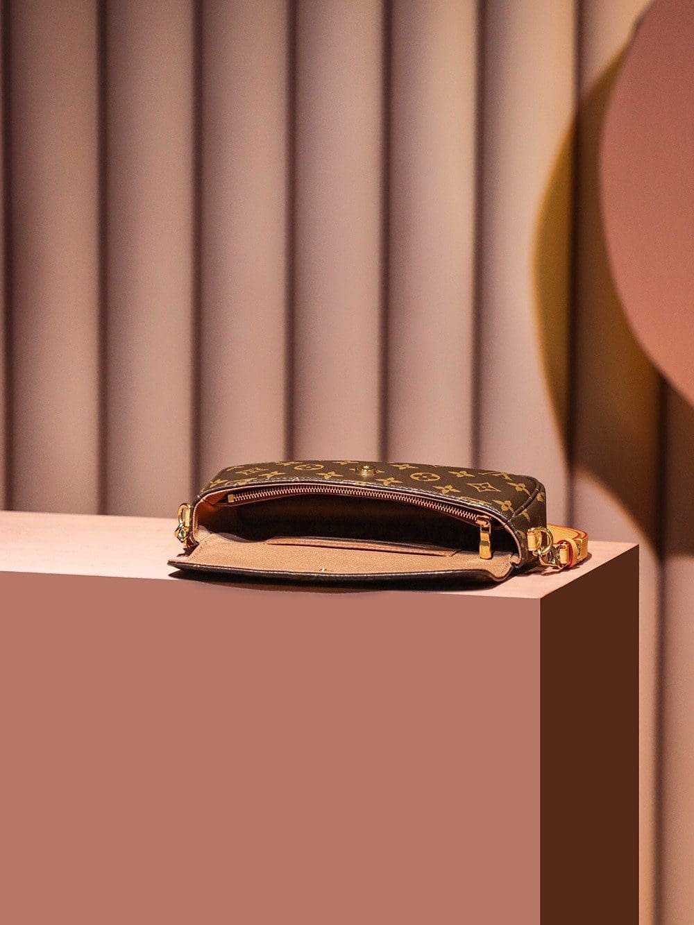 Louis Vuitton Ivy WOC Monogram Canvas - Image 11